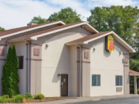 Super 8 by Wyndham Lewisburg Hotels in Lewisburg