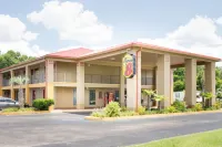 Super 8 by Wyndham Defuniak Springs Hotels in DeFuniak Springs