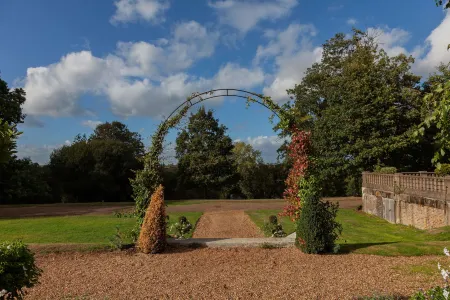 Oatlands Park Hotel Отели в г. Шеппертон