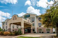 Quality Suites, Ft Worth Burleson Hotels near Shepherd's Valley Cowboy Church and Arena Complex