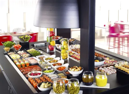 Campanile Plaisir Отели в г. Ле Менёль