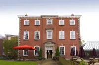 Premier Inn Stockport Central Hotels near Cale Green Park