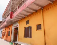Goroomgo Laxmi Bhawan Dharamshala Mathura Near Yamuna River and Dwarikadhish Temple