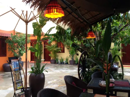 Ramchang Guesthouse Отели рядом с достопримечательностью «Phnom Sampeau|Phnom Sampov»