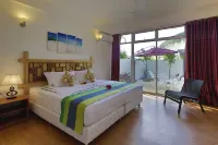 Shallow Lagoon Rasdhoo Hotels in Kuramathi