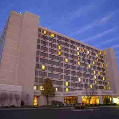 DoubleTree by Hilton Hotel St. Louis - Westport Hotel Exterior