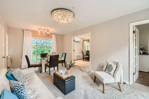 Charming Single Level 4 Bedrooms Gresham Home Near Pdx, Edgefield and Mt Hood