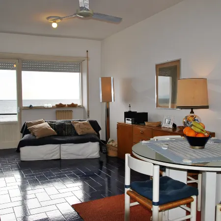 Edy Sea View Holiday Apartment