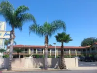 Santa Ana Travel Inn فنادق في سانتا آنا