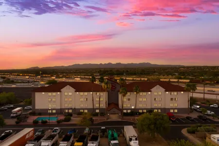Red Roof Inn Tucson North - Marana Отели рядом с достопримечательностью «Tucson Premium Outlets»