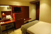 Avenue Hotel Hotels near Pothys Swarnamahal