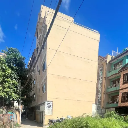 Hotel down to Earth