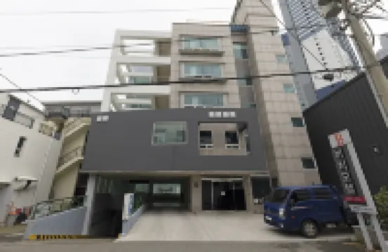 Busan Yeongdo Beach Hotels near Taejongdae Jagalmadang