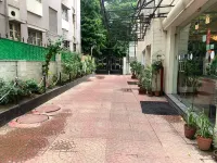 The Pearl Hotel, Kolkata