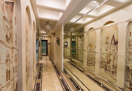 Residency Hotel Fort Over view