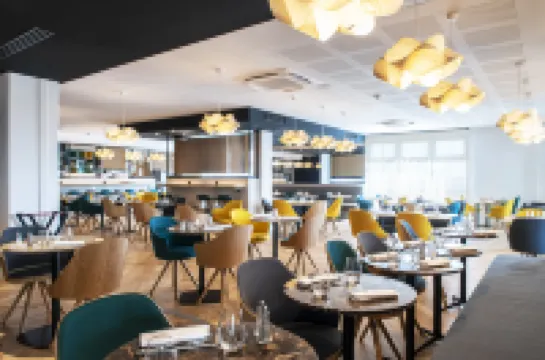 โรงแรม ฮอลิเดย์ อินน์ ดิฌง ซุด ลองวิก บาย IHG โรงแรมในดีฌง