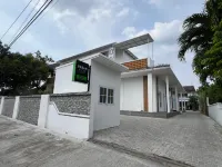 Urbanview Hotel Nimara Ngawi by RedDoorz Hotel dekat Kali Tempuk Ngawi
