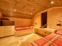 Luxe Timber Lodge & Pet Retreat - parking