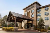 La Quinta Inn & Suites by Wyndham Lake George Hotels in Lake Luzerne