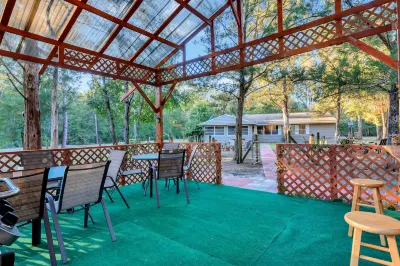 Private Hot Tub, Firepit and Entertainment Retreat - Stunning Oasis Hotels in Eustis