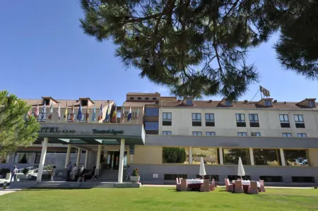 Puerta de Segovia Отели в г. Сан-Кристобаль-де-Сеговия