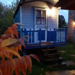 Cozy Little Blue Caravan in Scy Belgique - Homestays