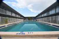 Days Inn by Wyndham Stuart, FL - Family