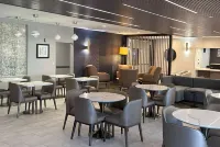 La Quinta Inn & Suites by Wyndham South Bend - parking