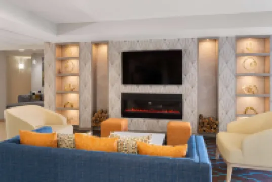 La Quinta Inn & Suites by Wyndham Knoxville Airport Hotels in Blount County