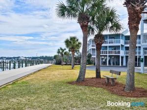 Bring Your Boat! 2br/2ba Condo on the Bay!