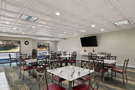 Ramada by Wyndham Harrisburg/Hershey Area Отели в г. Линглстаун