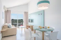 Pierre & Vacances Menorca Cala Blanes Hôtels à : Area Metropolitana de Ciutadella