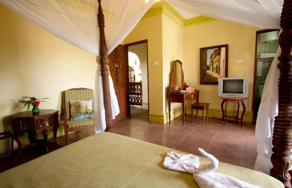 阿斯米尼宮酒店