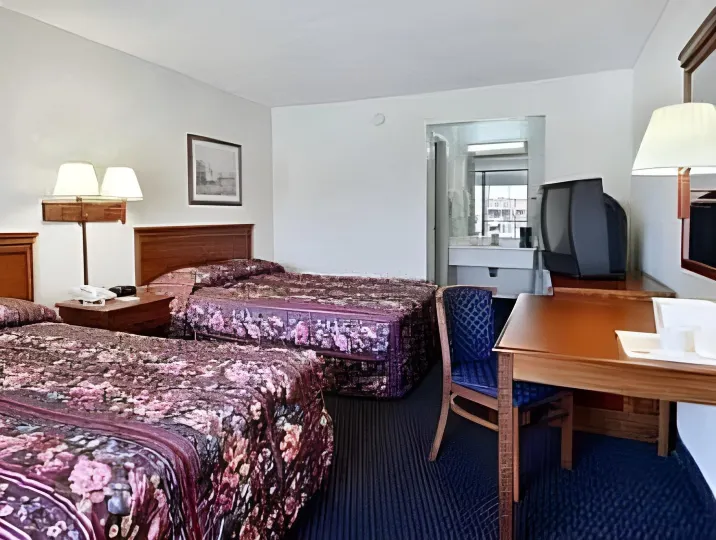 Super 8 by Wyndham Suwanee