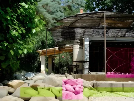 Hôtel le Paradou Bamboothai Отели в г. Казнёв