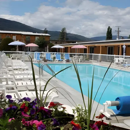 Sahara Courtyard Inn & Suites Osoyoos