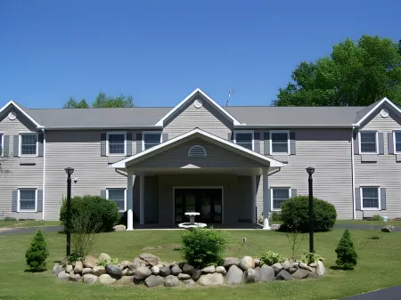 Brook Pointe Inn Отели в г. Лигоньер