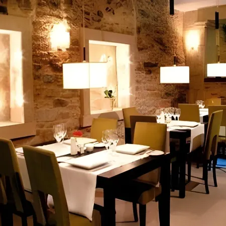 Hotel Alda Algalia Отели рядом с достопримечательностью «Praza da Quintana»