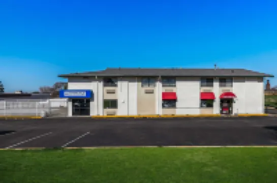 アメリカズ ベスト バリュー イン リンカーン エアポート のホテル