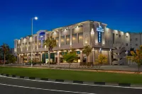 Howard Johnson by Wyndham Dammam Các khách sạn gần Saihat Lake