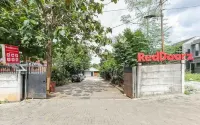 RedDoorz Near Rsud Banten Serang Hotel a Curug