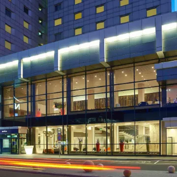 Ibis Poznan Centrum Отели рядом с достопримечательностью «Мальтанское озеро»