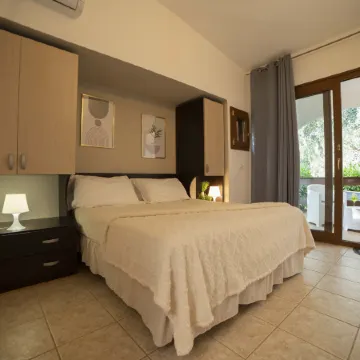 "melograno" Holiday Home with Swimming Pool and Private Beach