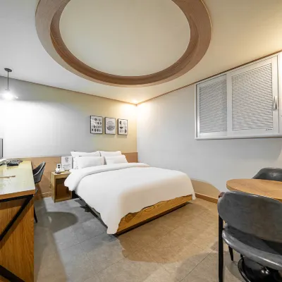 โฮเทล XYM โรงแรมใกล้ศูนย์การค้า Western Dom