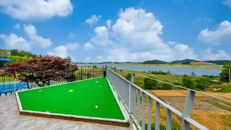 Daebudo Wow Pension Отели рядом с достопримечательностью «365 대부도 캠핑시티»