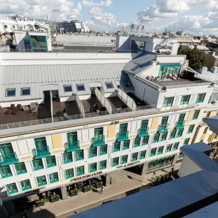 Велтон Клаб Отель и Апартаменты (Welton Club Hotel & Apartments) Отели рядом с достопримечательностью «Крестовский остров»
