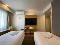 青森倫勃朗旅館 青森市酒店