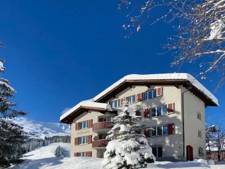 Bellavista 4 Отели в г. Курвальден