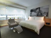 Le Germain Hotel Maple Leaf Square - Design Hotels