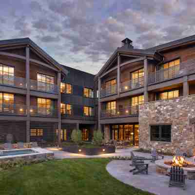 The Rusty Parrot Lodge and Spa Hotel Exterior